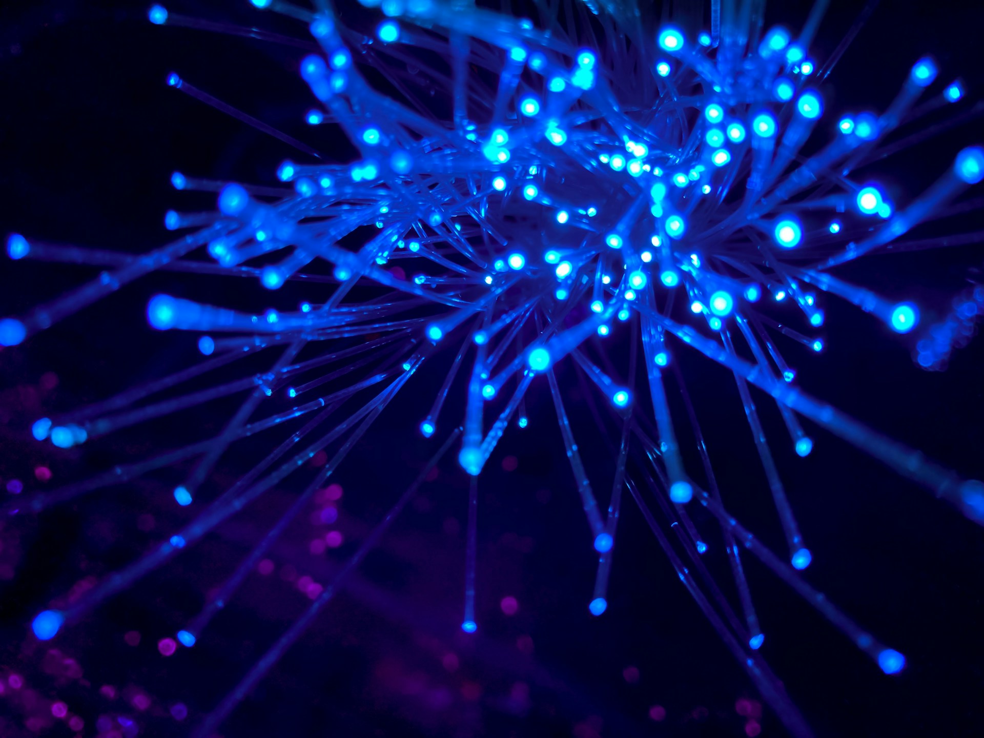 Aerolink enterprise network infrastructure with fiber optic connectivity for sovereign cloud services